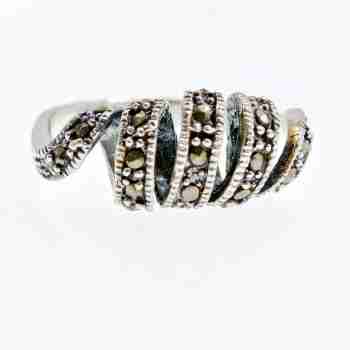 Sky Jewelry Серебряное кольцо с марказитами  Уникальность