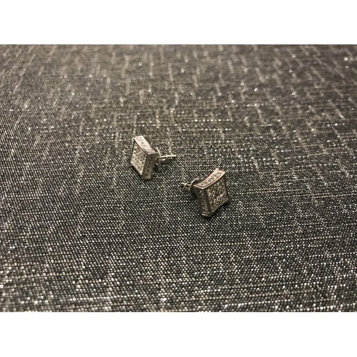 Sky Jewelry Серебряные серьги гвоздики с фианитами