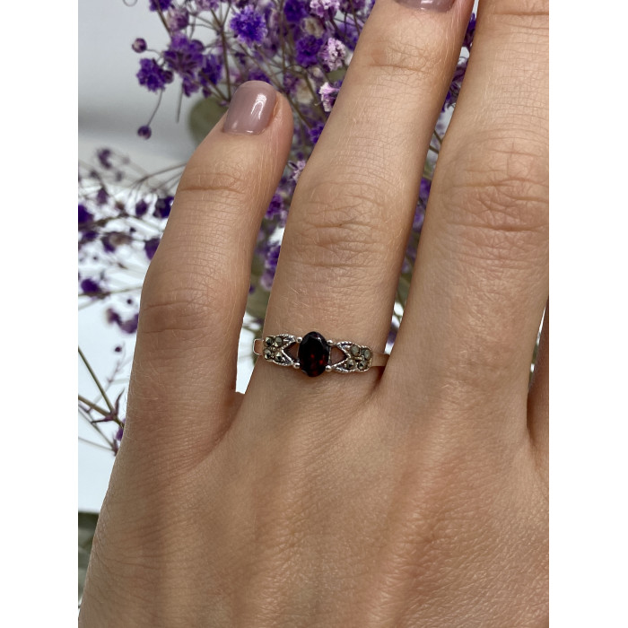 Sky Jewelry Серебряное кольцо с гранатом и марказитом  Классика