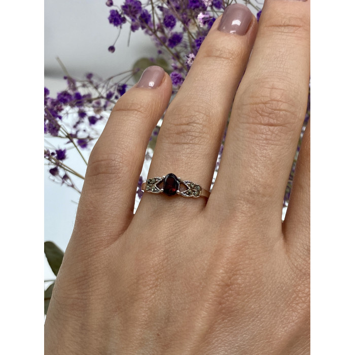 Sky Jewelry Серебряное кольцо с гранатом и марказитом  Классика