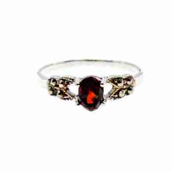Sky Jewelry Серебряное кольцо с гранатом и марказитом  Классика