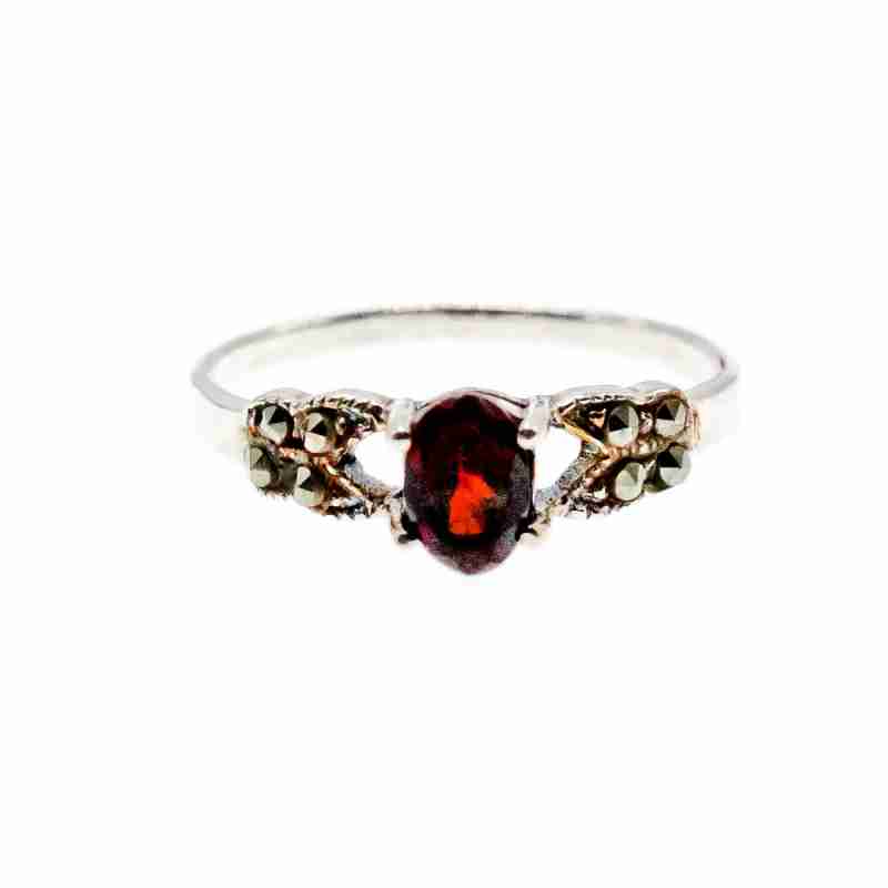 Sky Jewelry Серебряное кольцо с гранатом и марказитом  Классика