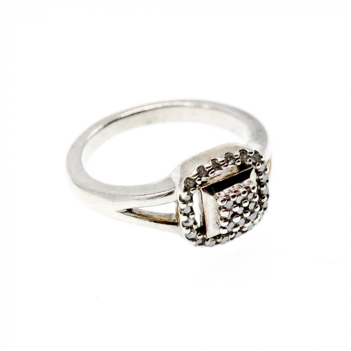 Sky Jewelry Серебряное кольцо с белыми сапфирами Классика