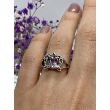 Sky Jewelry Серебряное кольцо с иолитом и марказитом  Грация