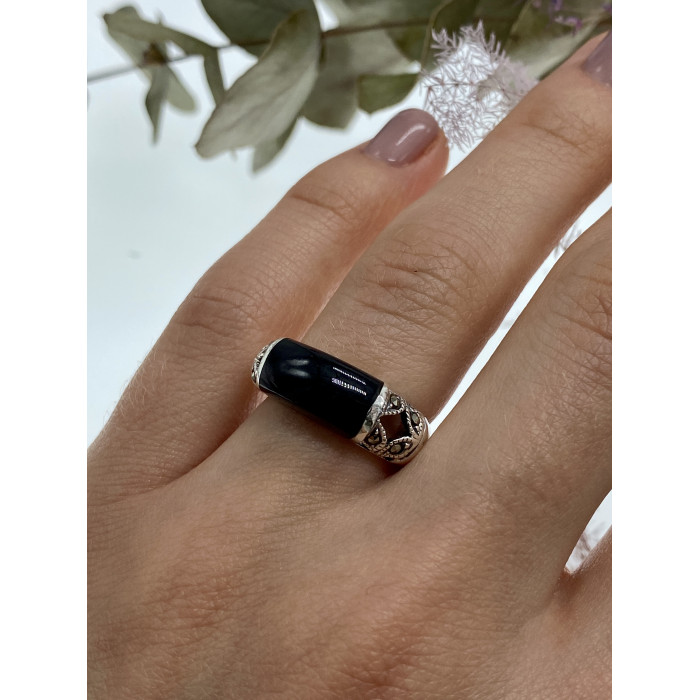 Sky Jewelry Серебряное кольцо с ониксом и марказитом  Желание