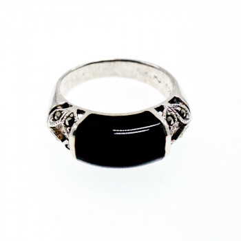 Sky Jewelry Серебряное кольцо с ониксом и марказитом  Желание
