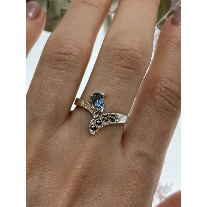 Sky Jewelry Серебряное кольцо с топазом и марказитом  Обаяние