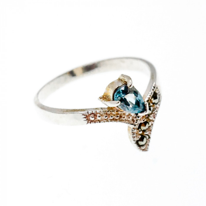 Sky Jewelry Серебряное кольцо с топазом и марказитом  Обаяние