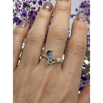 Sky Jewelry Серебряное кольцо с топазом и марказитом  Обаяние