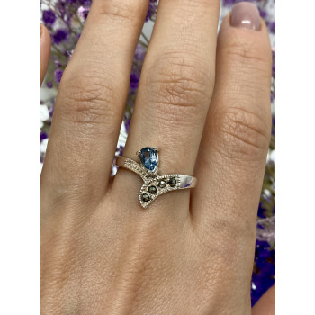 Sky Jewelry Серебряное кольцо с топазом и марказитом  Обаяние