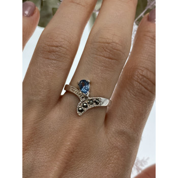 Sky Jewelry Серебряное кольцо с топазом и марказитом  Обаяние