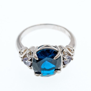 Sky Jewelry Серебряное кольцо с сапфиром и камнями иолит