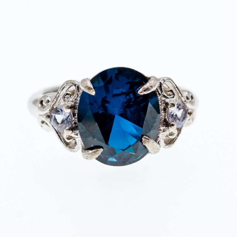 Sky Jewelry Серебряное кольцо с сапфиром и камнями иолит