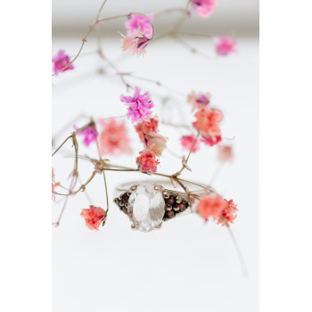 Sky Jewelry Серебряное кольцо с гошенитом и гранатом