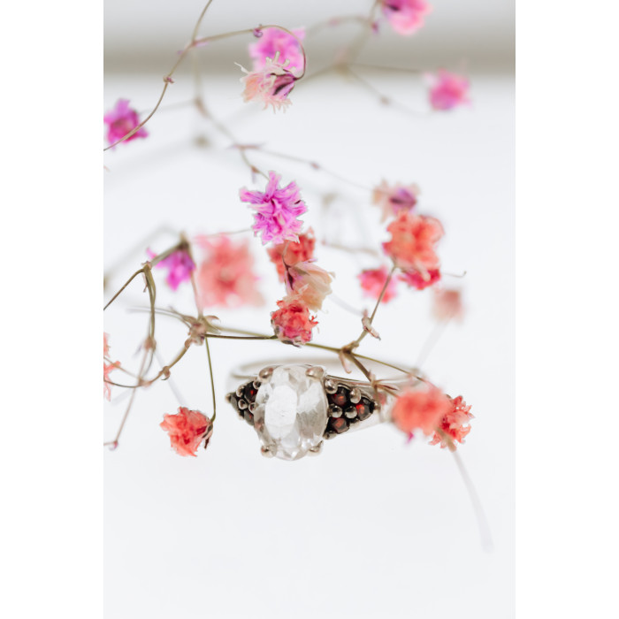 Sky Jewelry Серебряное кольцо с гошенитом и гранатом