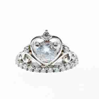 Sky Jewelry Серебряное кольцо с фианитами  Сердце королевы