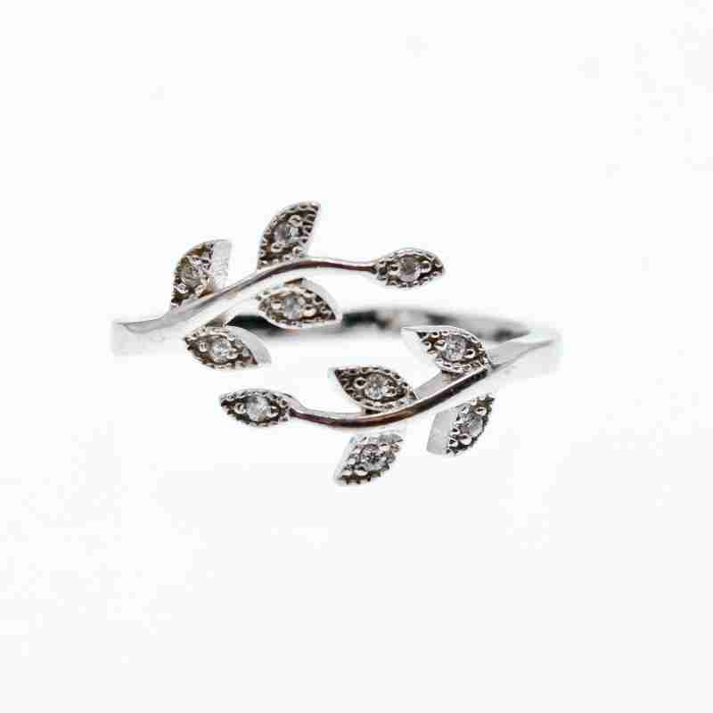 Sky Jewelry Серебряное кольцо с камнями белый топаз   Листва