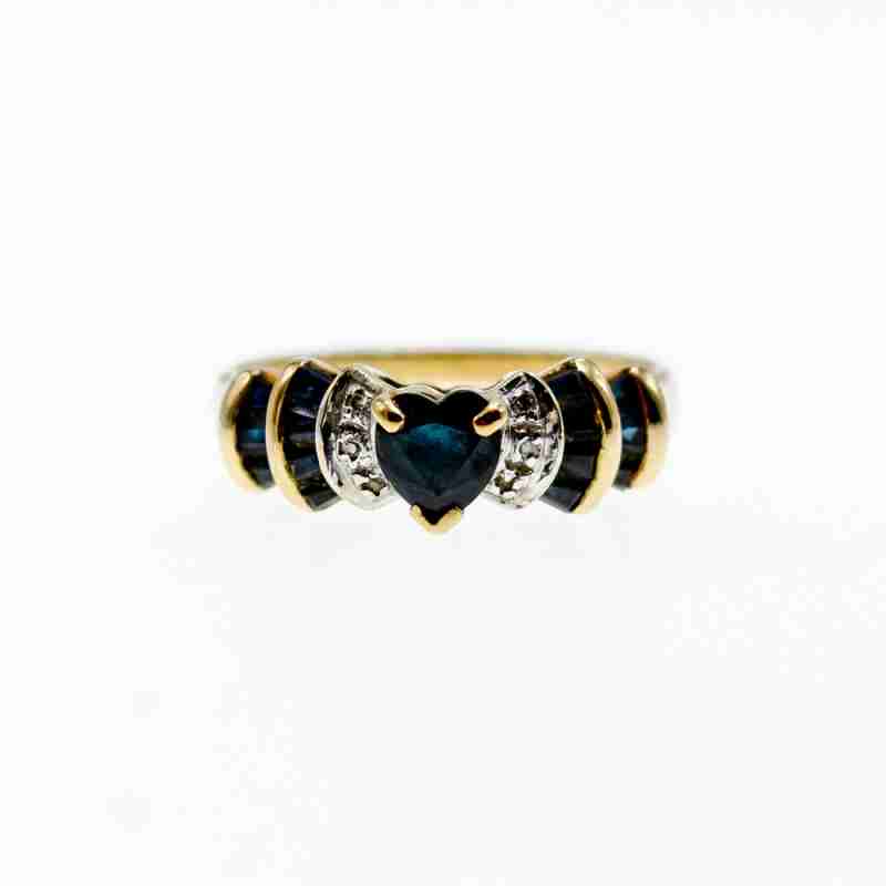 Sky Jewelry Золотое кольцо с сапфирами и бриллиантами  Сердце