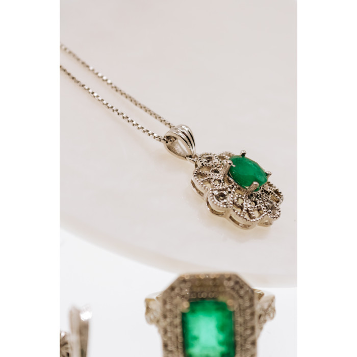 Sky Jewelry Серебряная цепочка с кулоном с изумрудом и бериллами