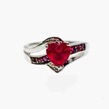Sky Jewelry Серебряное кольцо с камнем Шпинель  Сердце