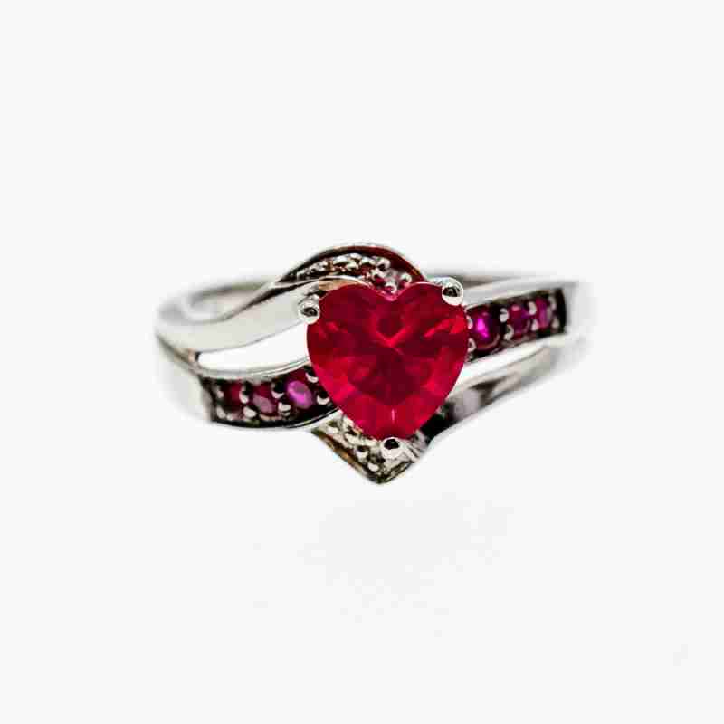 Sky Jewelry Серебряное кольцо с камнем Шпинель  Сердце