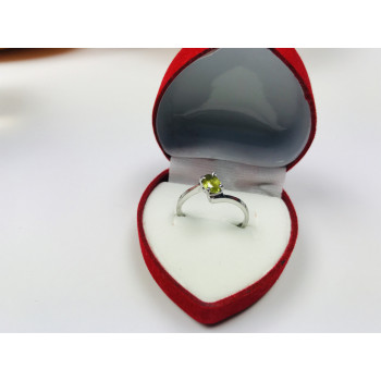 Sky Jewelry Серебряное кольцо с камнем Перидот