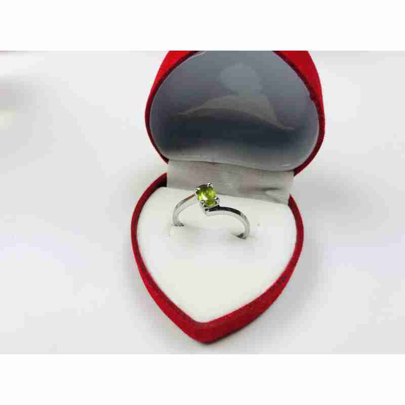 Sky Jewelry Серебряное кольцо с камнем Перидот