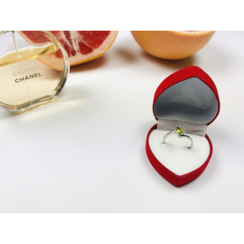 Sky Jewelry Серебряное кольцо с камнем Перидот