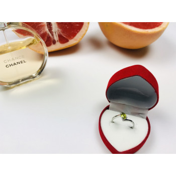 Sky Jewelry Серебряное кольцо с камнем Перидот