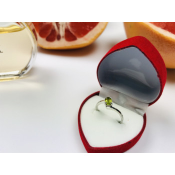 Sky Jewelry Серебряное кольцо с камнем Перидот