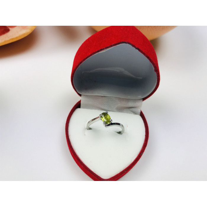 Sky Jewelry Серебряное кольцо с камнем Перидот