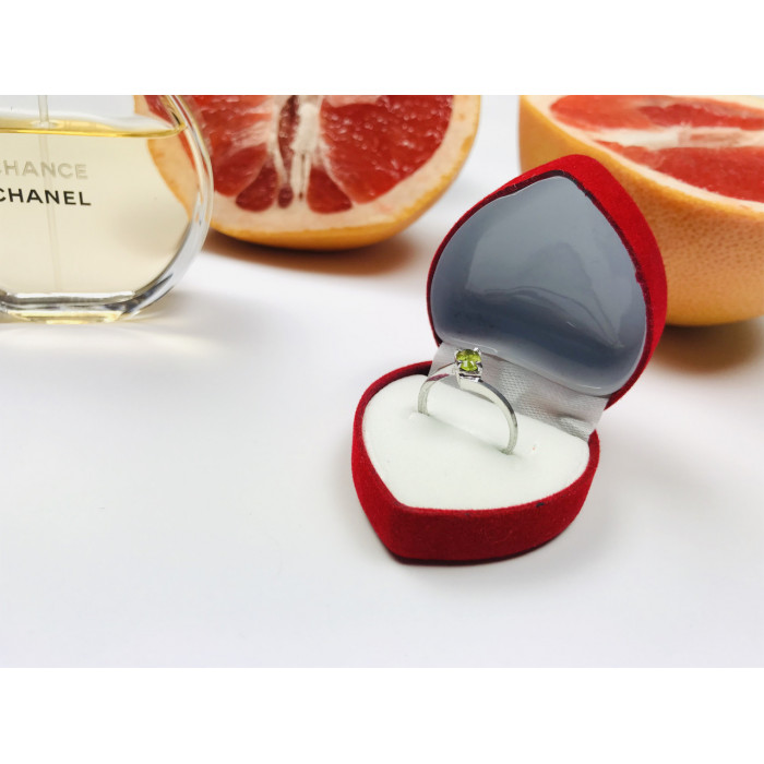 Sky Jewelry Серебряное кольцо с камнем Перидот