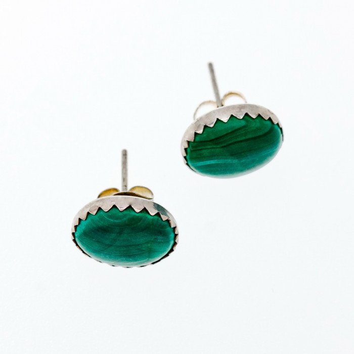 Sky Jewelry Серебряные серьги гвоздики с малахитом