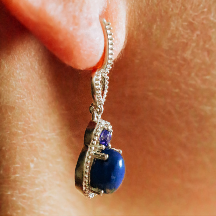 Sky Jewelry Серебряные серьги с камнями содалит и аметист