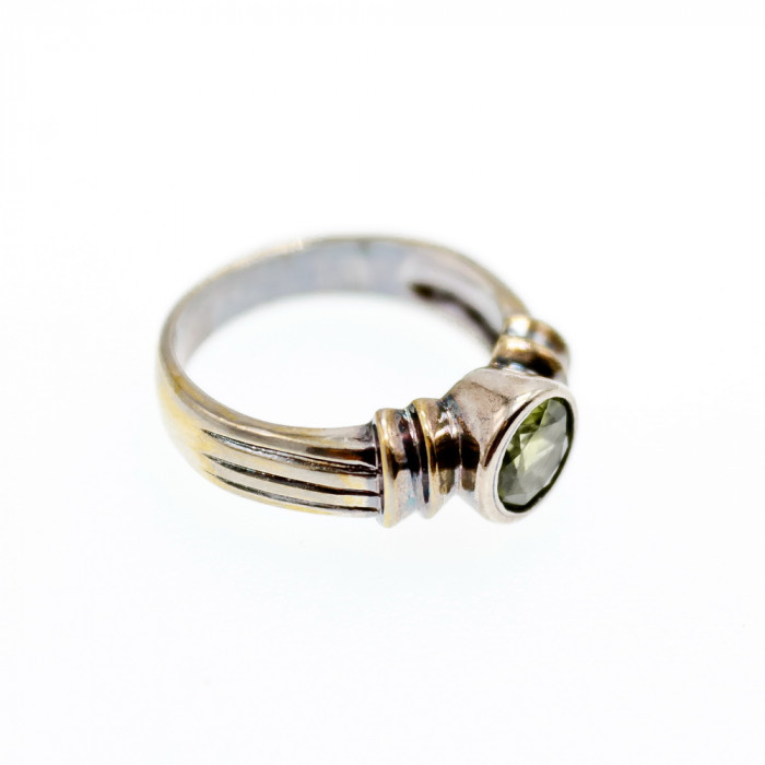 Sky Jewelry Серебряное кольцо с хризолитом