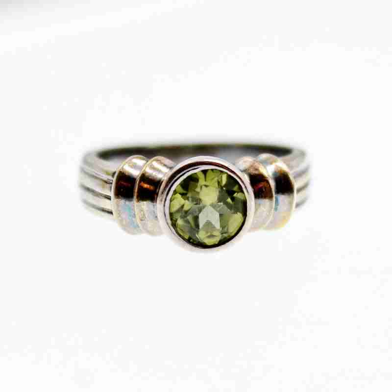 Sky Jewelry Серебряное кольцо с хризолитом