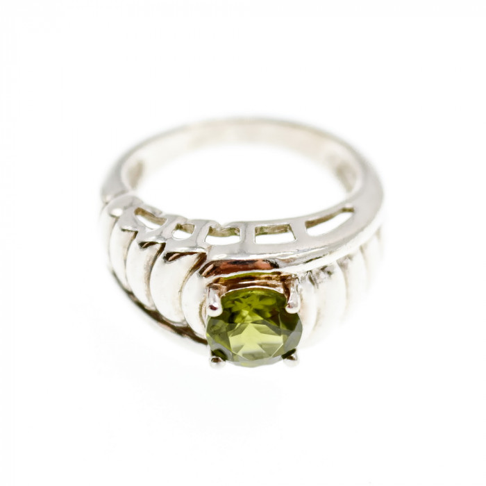 Sky Jewelry Серебряное кольцо с хризолитом