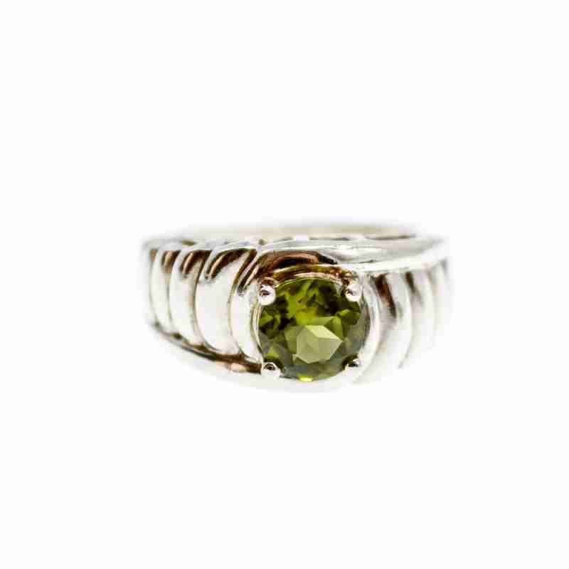 Sky Jewelry Серебряное кольцо с хризолитом