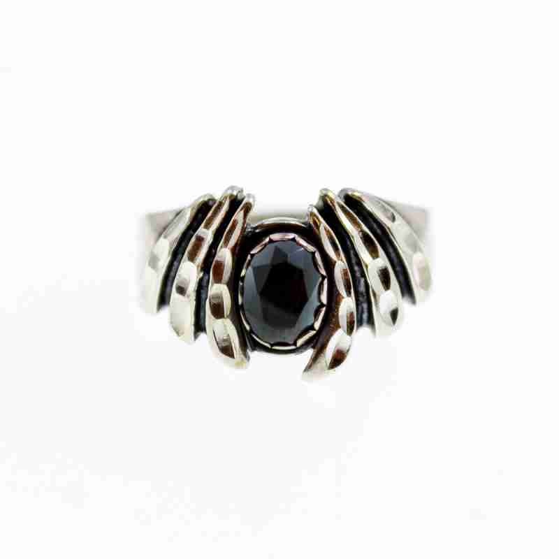 Sky Jewelry Серебряное кольцо с гематитом  Уникальность