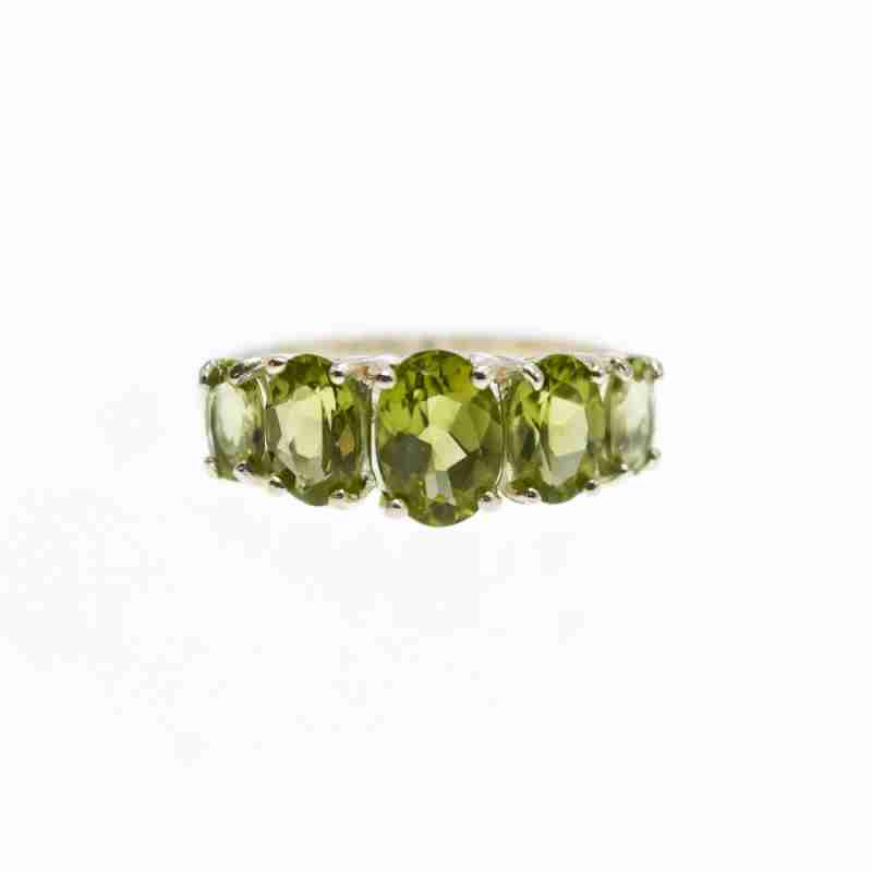 Sky Jewelry Серебряное кольцо с хризолитом  Обаяние