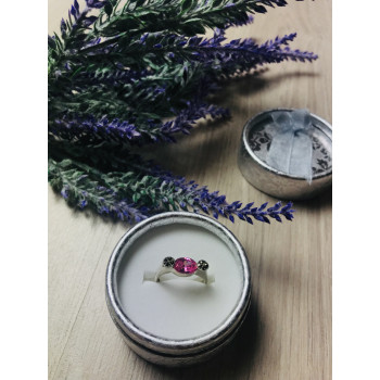 Sky Jewelry Серебряное кольцо с розовым фианитом и маленькими камнями черная Шпинель