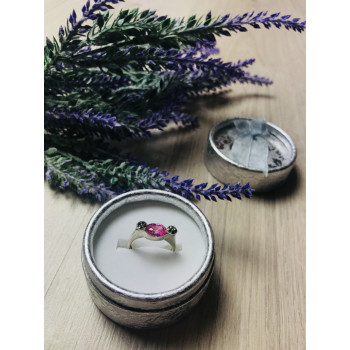 Sky Jewelry Серебряное кольцо с розовым фианитом и маленькими камнями черная Шпинель