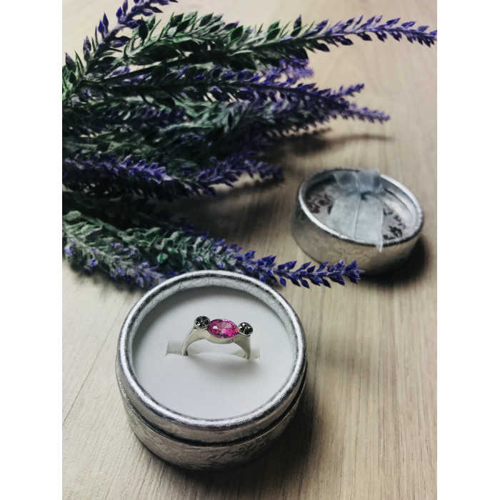 Sky Jewelry Серебряное кольцо с розовым фианитом и маленькими камнями черная Шпинель