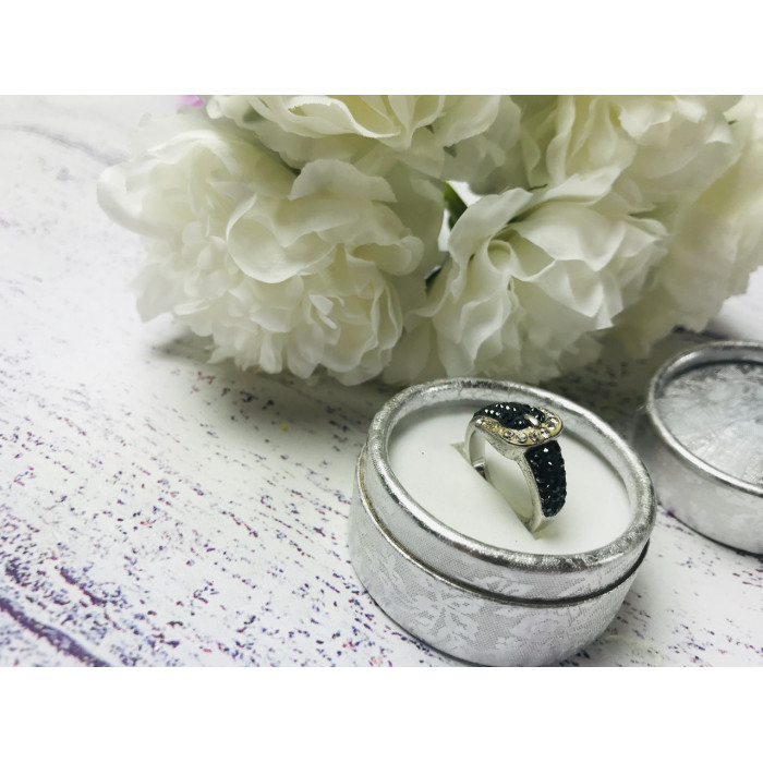 Sky Jewelry Серебряное кольцо - ремень с фианитами