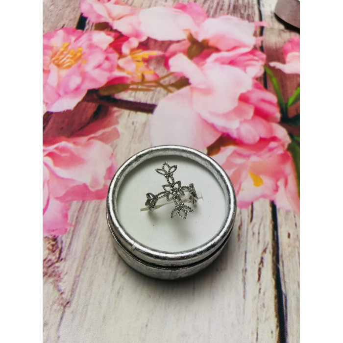 Sky Jewelry Серебряное кольцо с маленьким камнем бесцветный Топаз