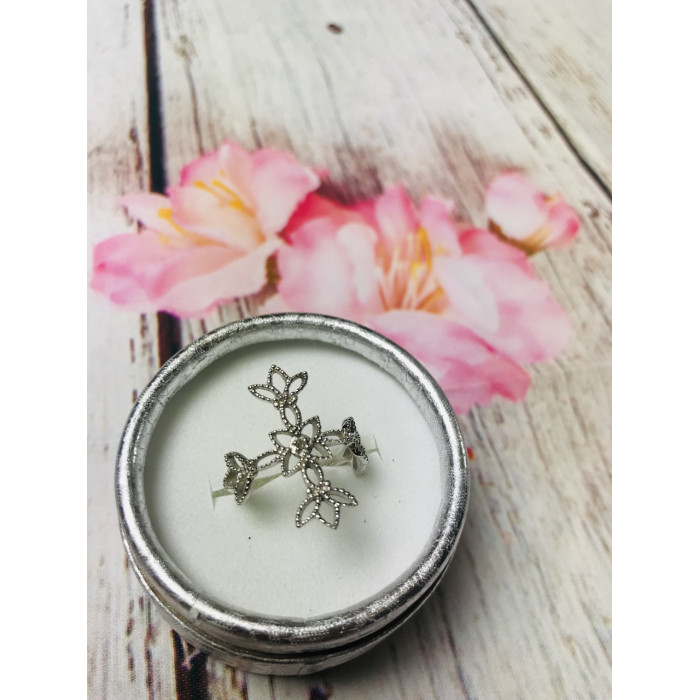 Sky Jewelry Серебряное кольцо с маленьким камнем бесцветный Топаз