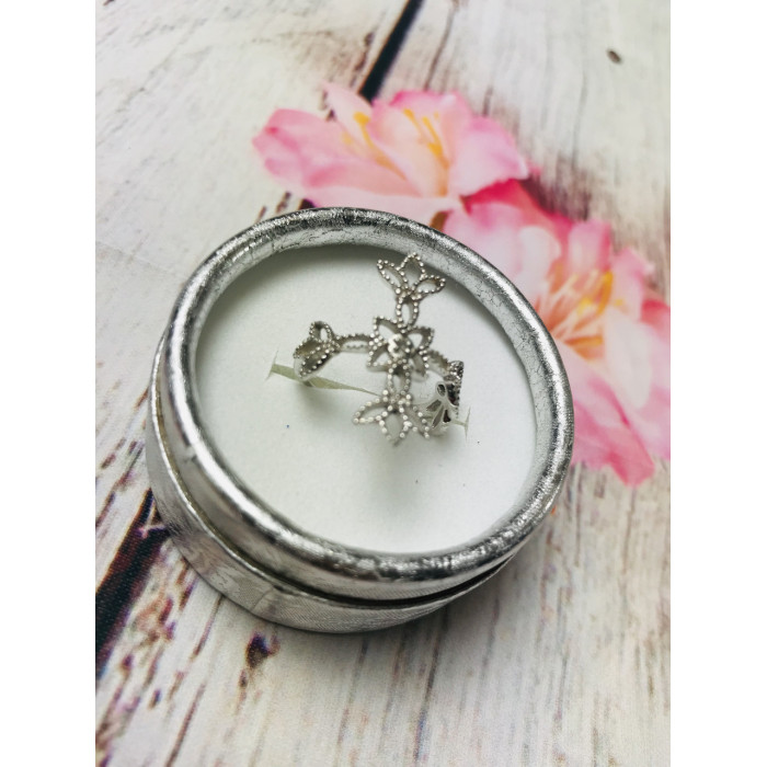 Sky Jewelry Серебряное кольцо с маленьким камнем бесцветный Топаз