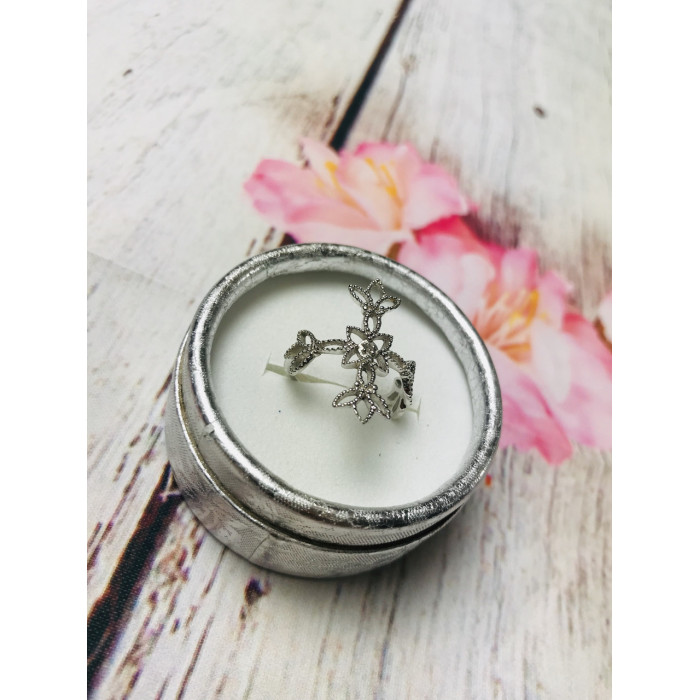 Sky Jewelry Серебряное кольцо с маленьким камнем бесцветный Топаз