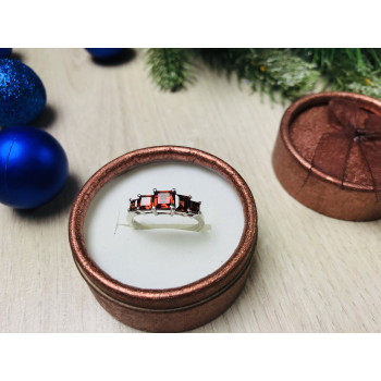 Sky Jewelry Серебряное кольцо с гранатом