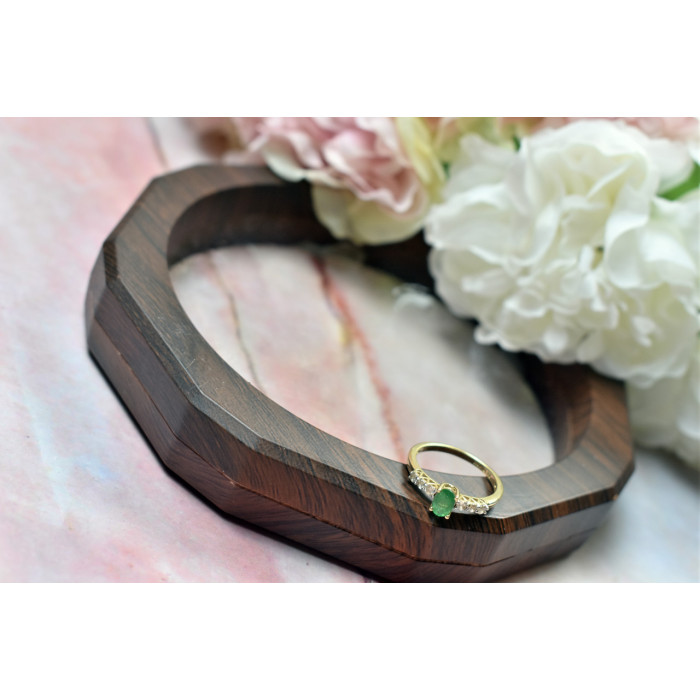 Sky Jewelry Золотое кольцо с изумрудом и бесцветной Шпинелью